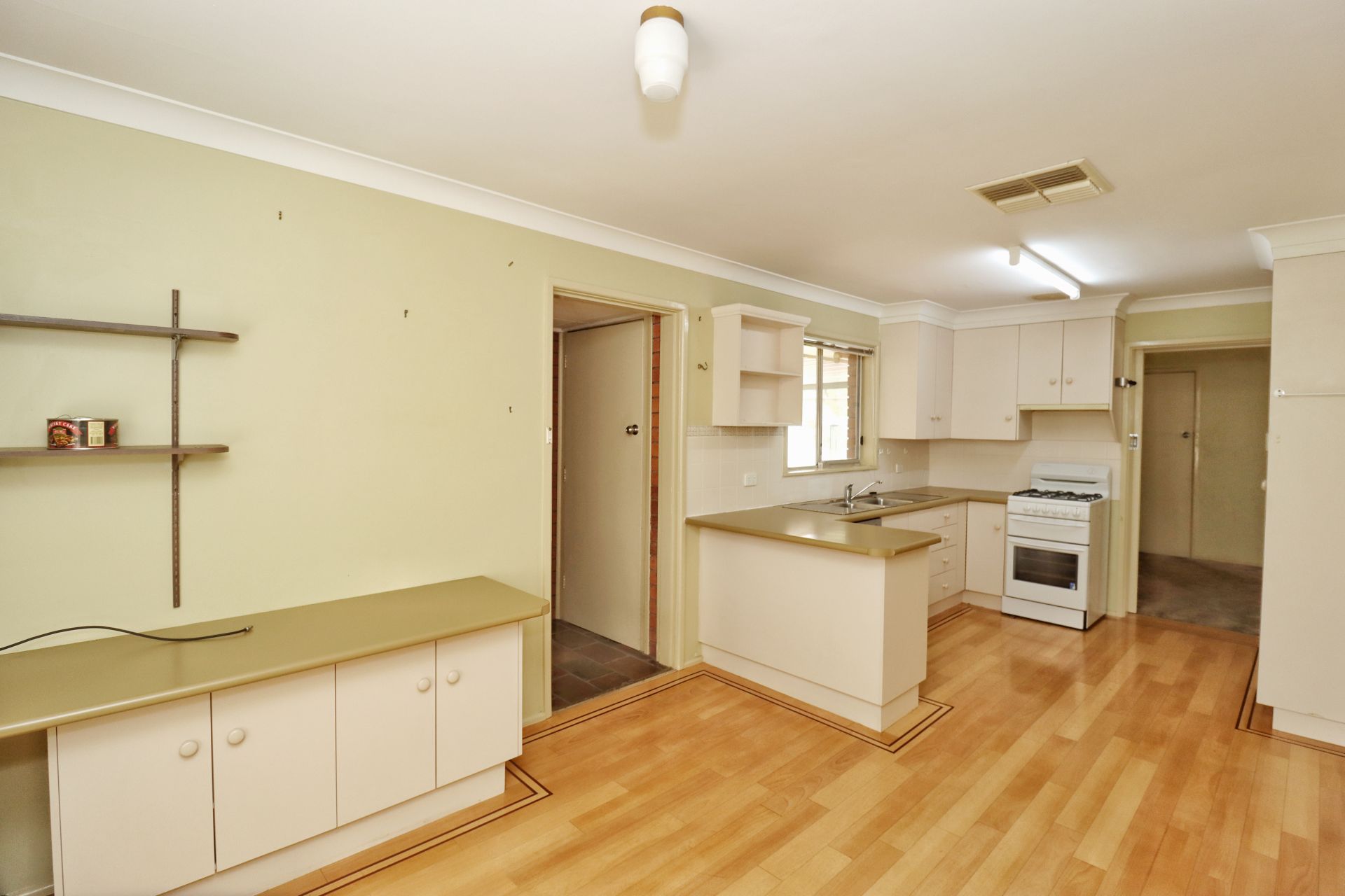 19 Newcombe Street, COWRA, Cowra - Thumbnail 5