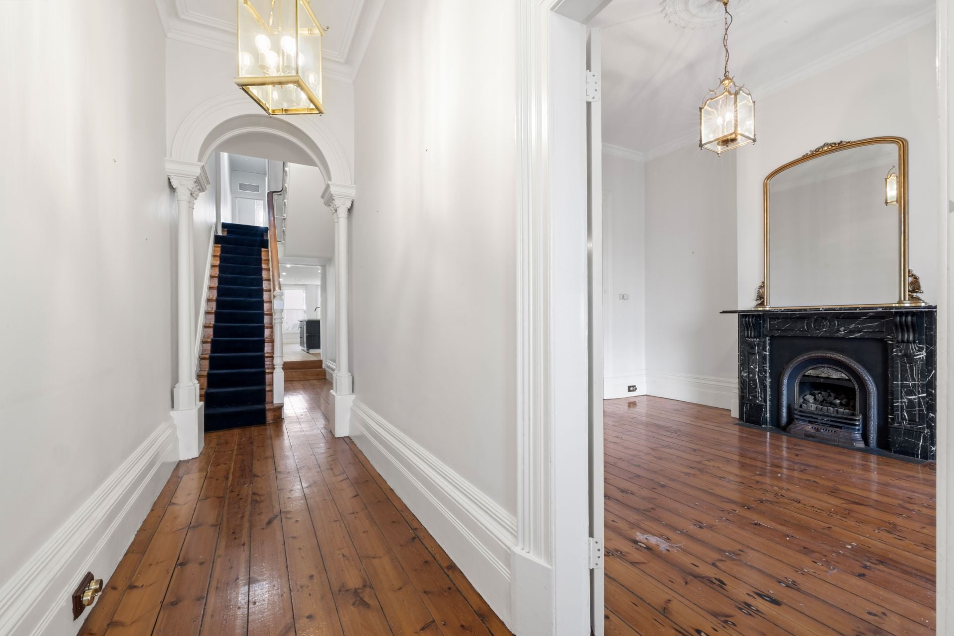 A Distinguished East Melbourne Residence of Enduring Elegance