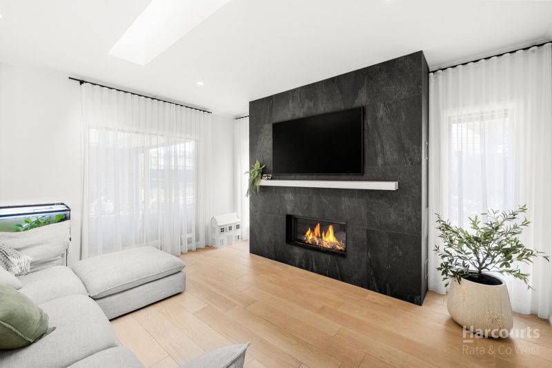 27 Great Barr Crescent, Caroline Springs