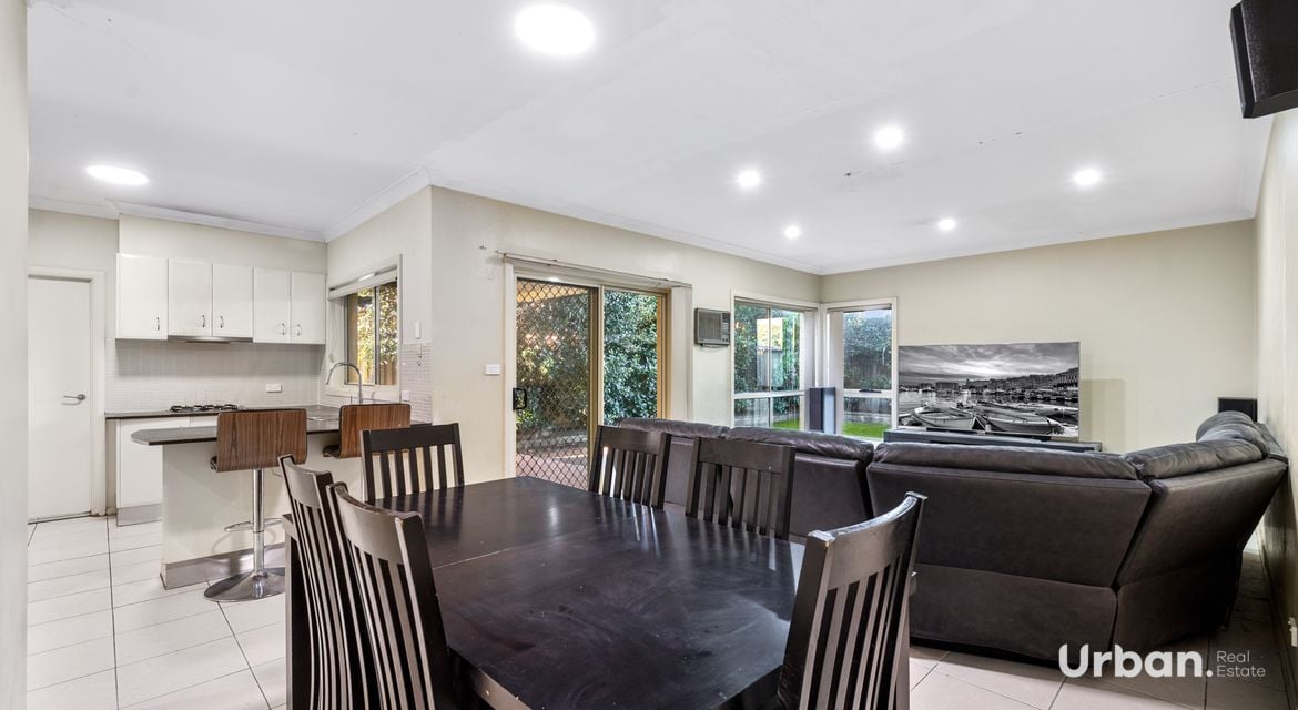 Casula 60 Roth Street