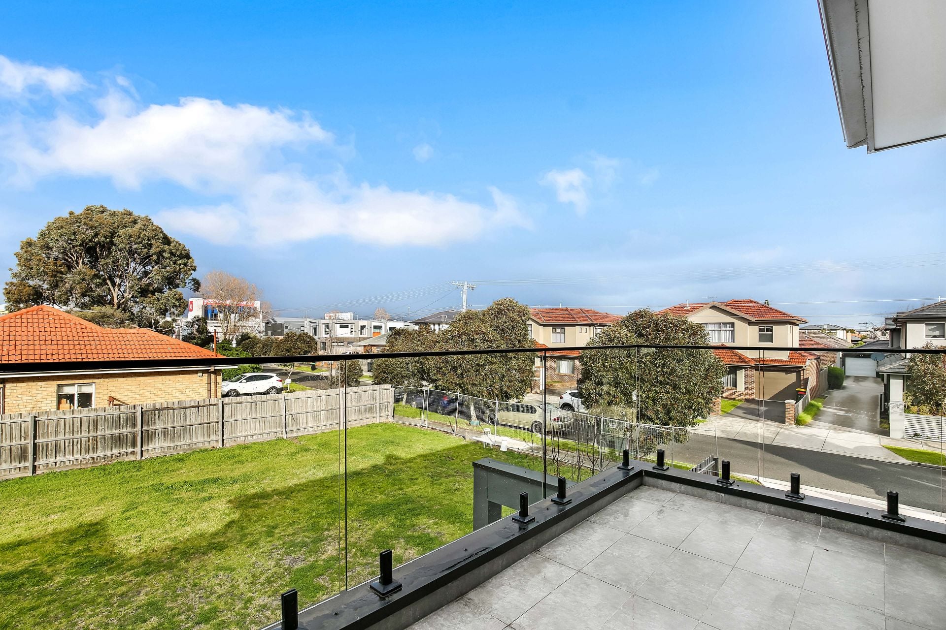 Stylish & Modern 2-Bedroom Townhouse Living