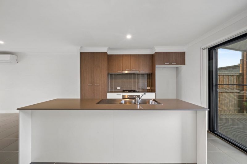 46 Oscar Circuit, Roxburgh Park