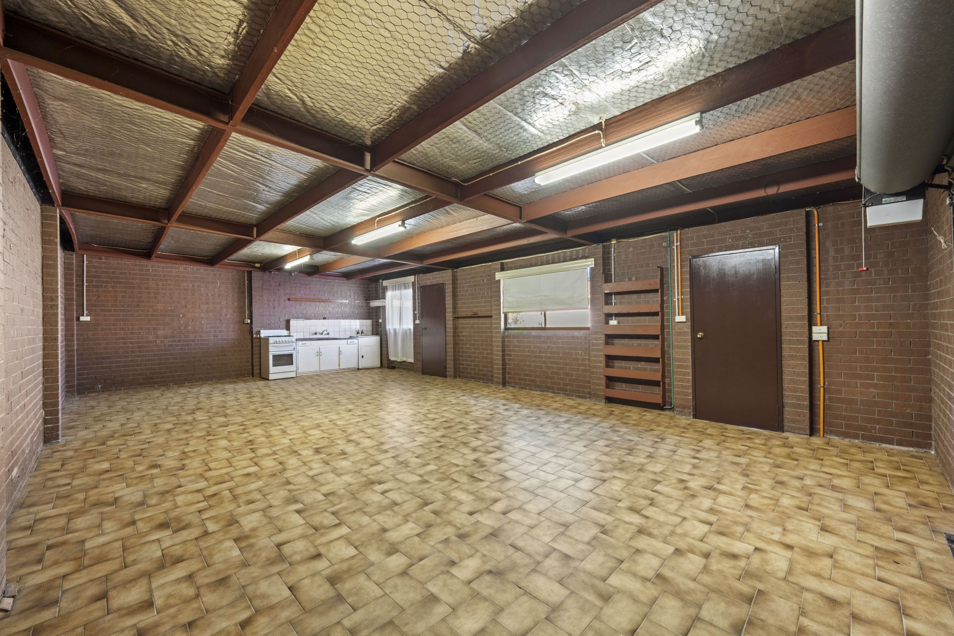 Quality Elevated Solid Home – Close To Everything