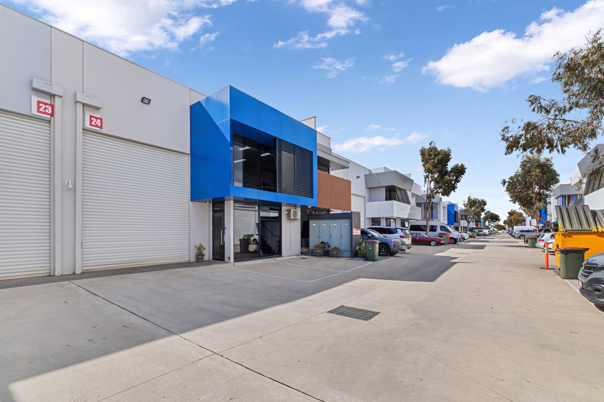 QUALITY WAREHOUSE 166m2 (approx.)