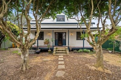 Mannering Park 17 Barclay Avenue