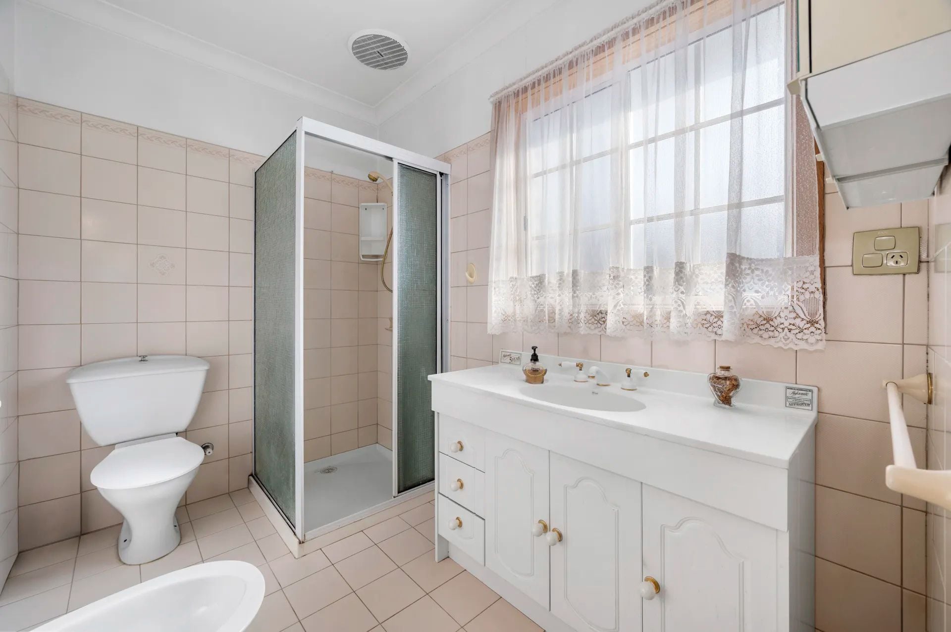 Spacious Family Living With Versatile Dual Level Design
