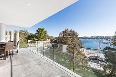 OASIS - AWARD-WINNING LUXURY - EXCEPTIONAL THREE BEDROOM RESIDENCE
