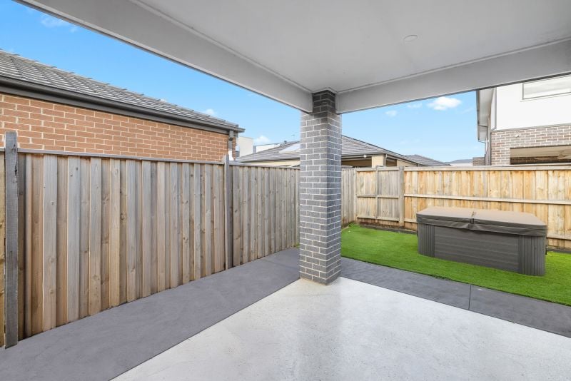 16 Petronas Drive, Fraser Rise