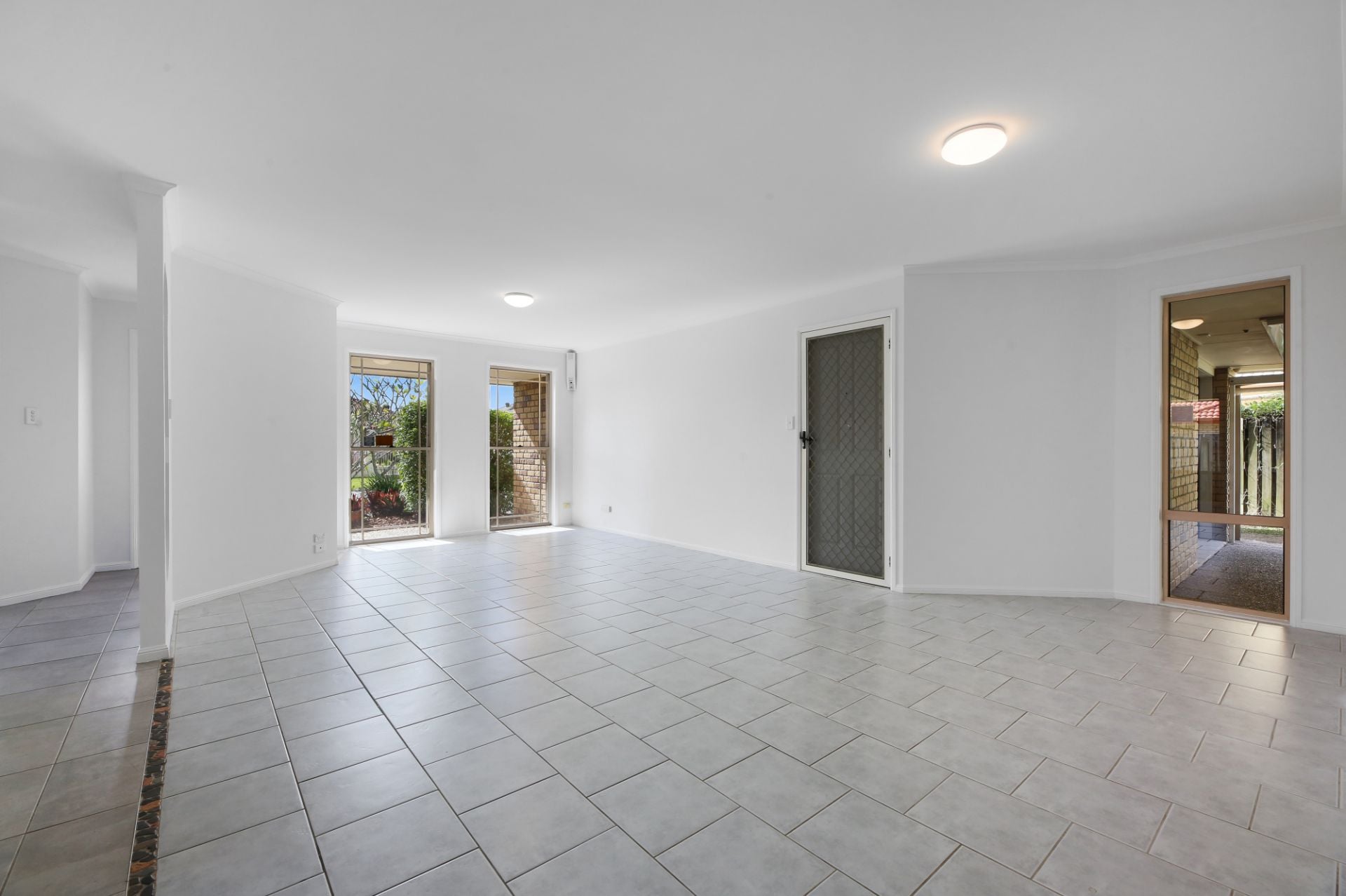 41 Lakeshore Drive, Helensvale, Helensvale - Thumbnail 3
