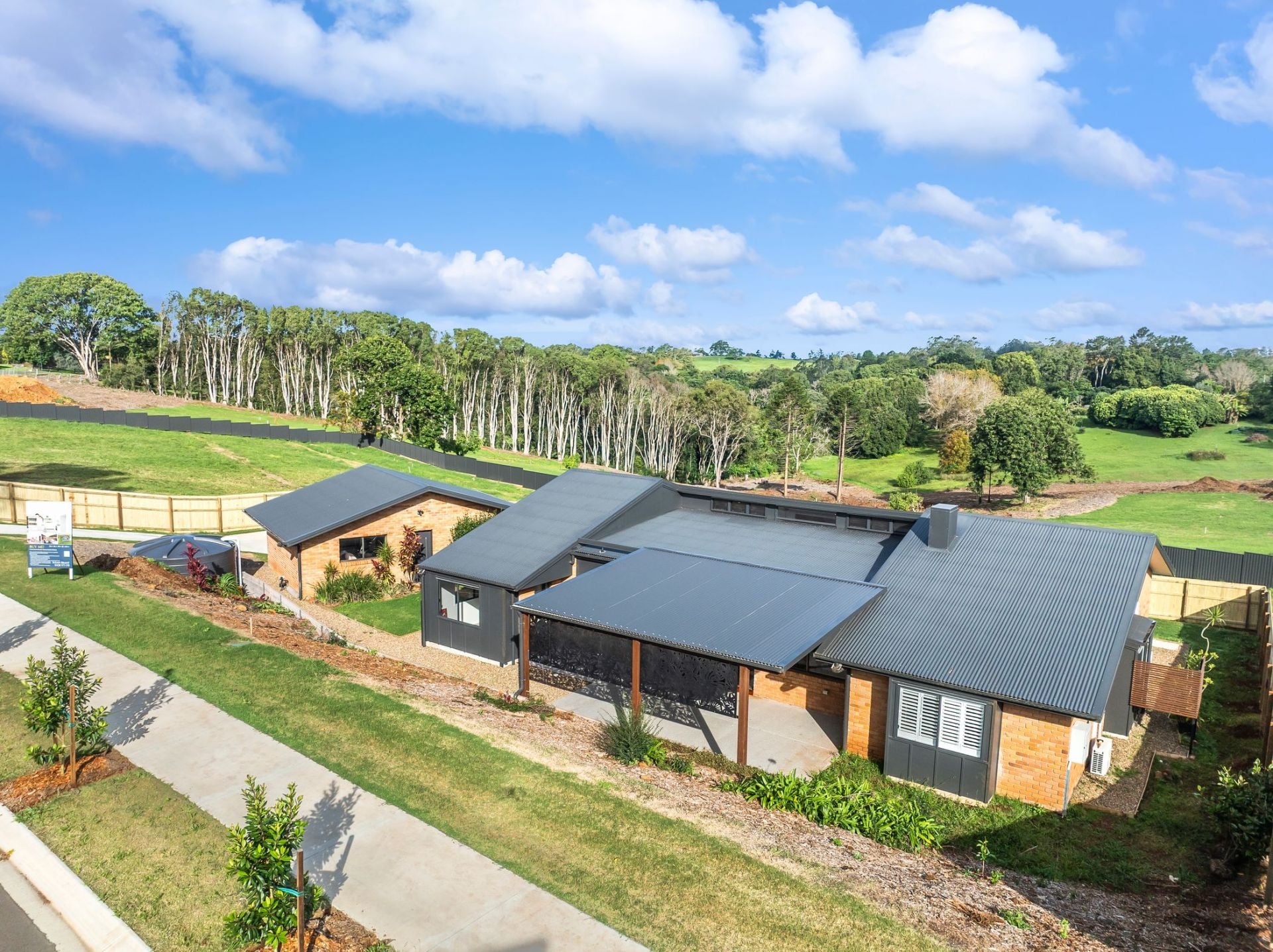 10 Hilltop Crescent Maleny QLD, Maleny - Image 1