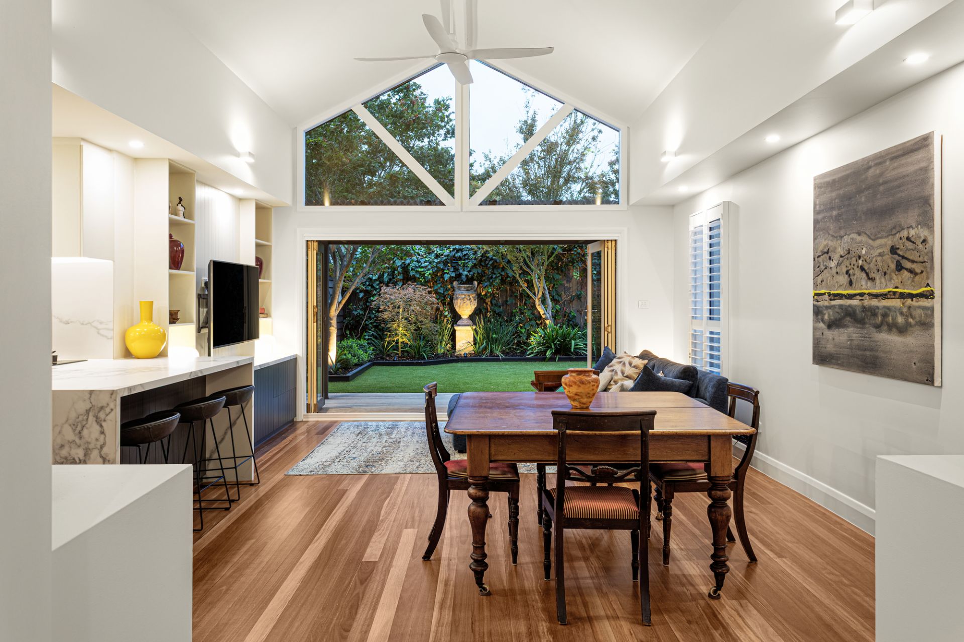 2 Holroyd Avenue, Sold, Sold - Thumbnail 2