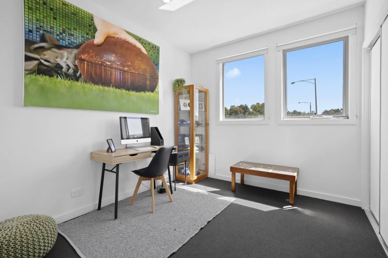 2/2 Ambrose Treacy Drive, Bundoora