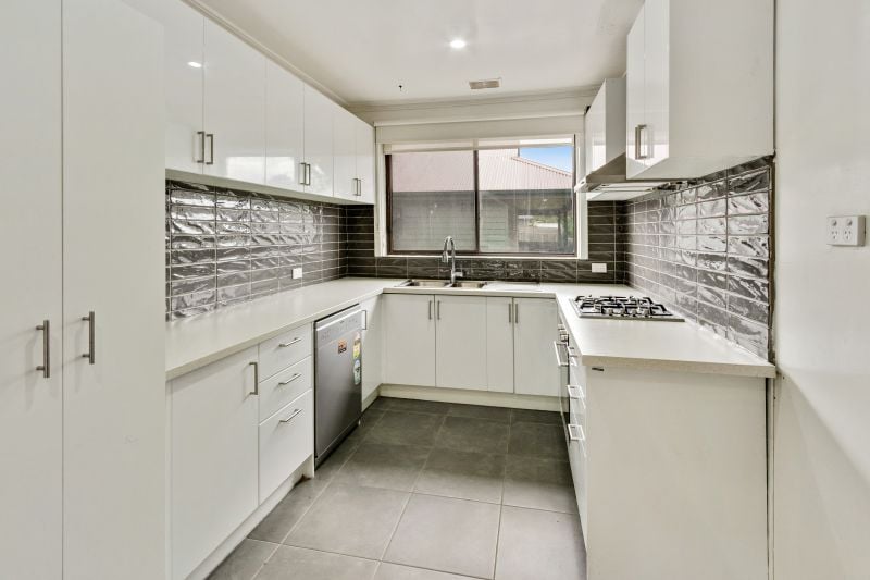 4/71 Barry Street, Reservoir