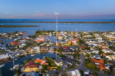 Ultimate Family Entertainer – Fully Renovated, Bridge-Free Waterfront