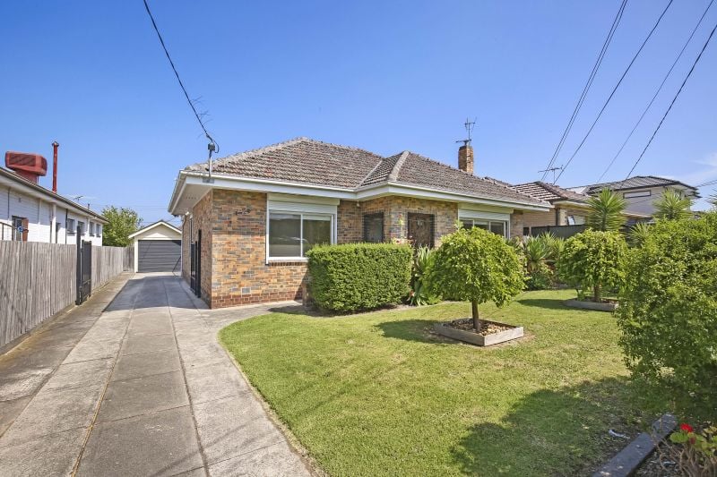 54 Royal Parade, Reservoir