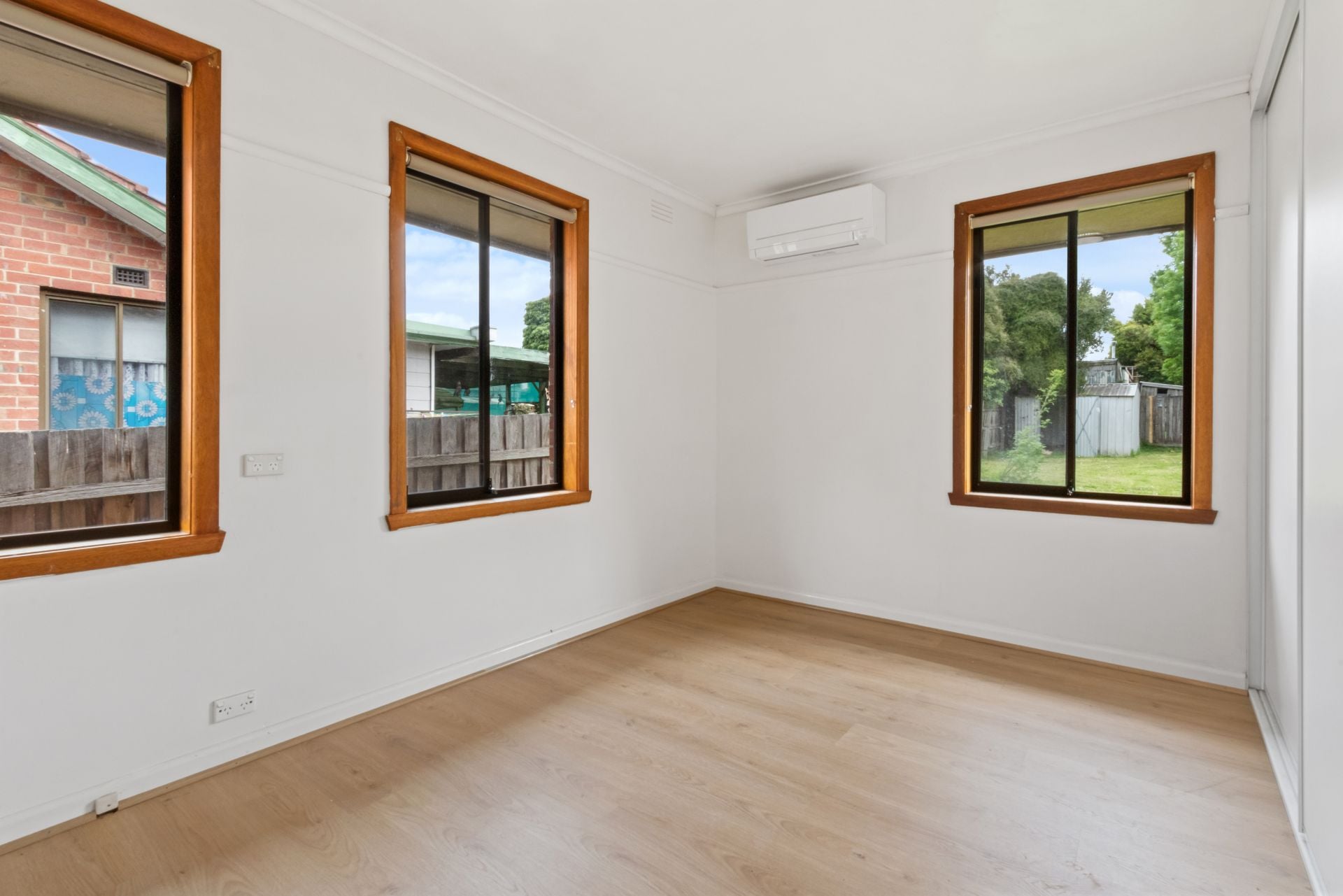 3 Bedroom House with Big Backyard!