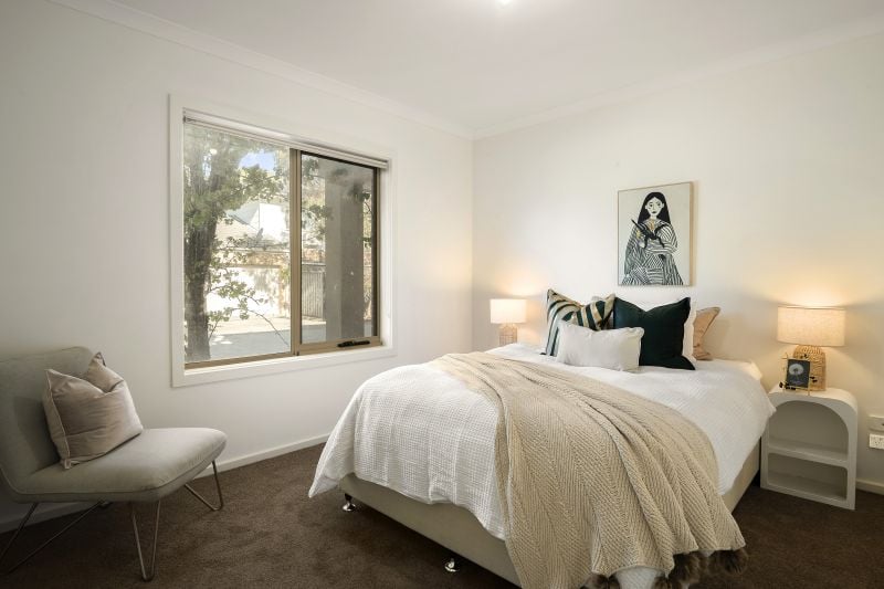 2/4 Ryrie Grove, Wollert