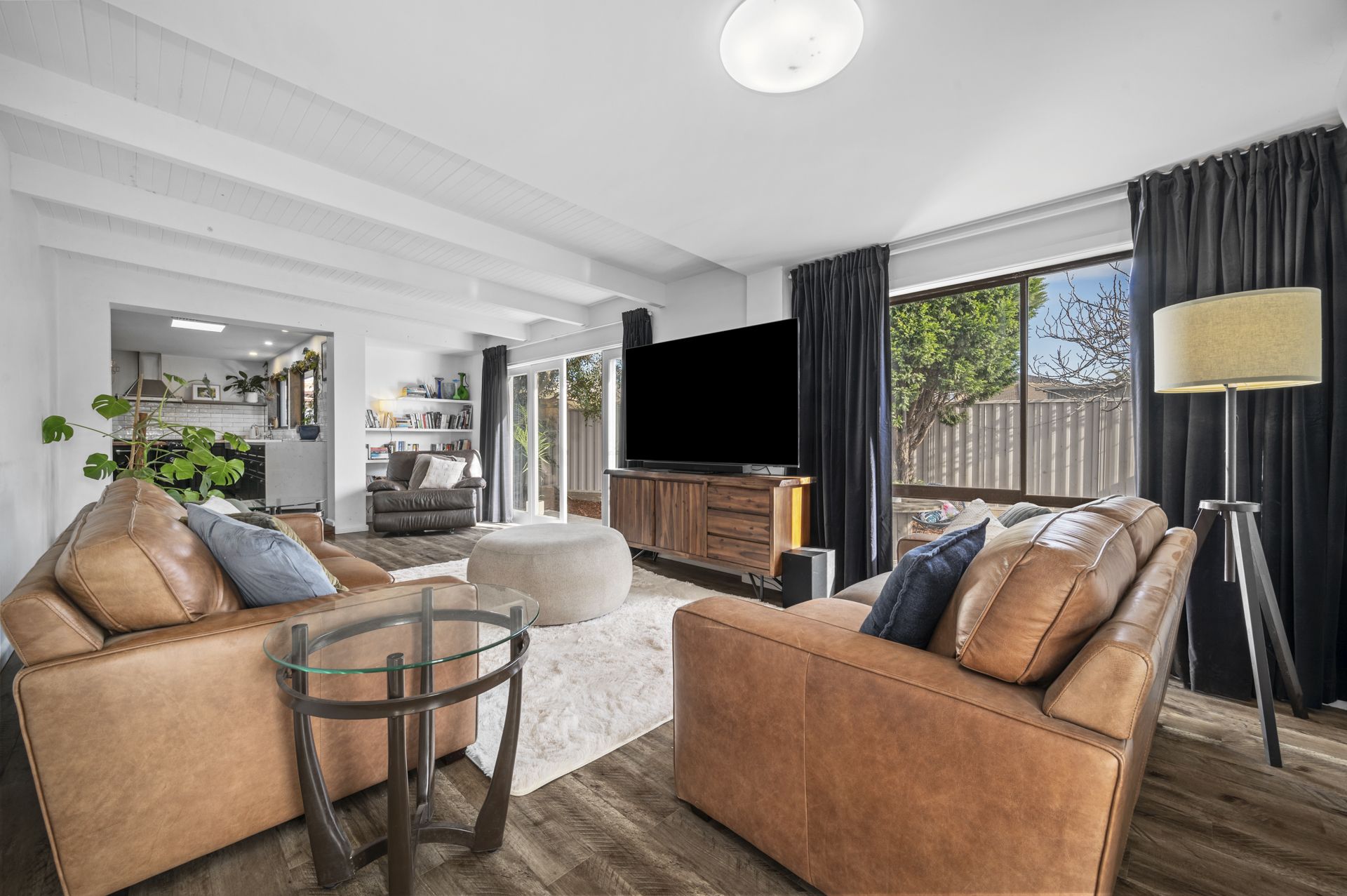 MODERN APPEAL - 5 BEDROOMS,  2 BATHROOMS