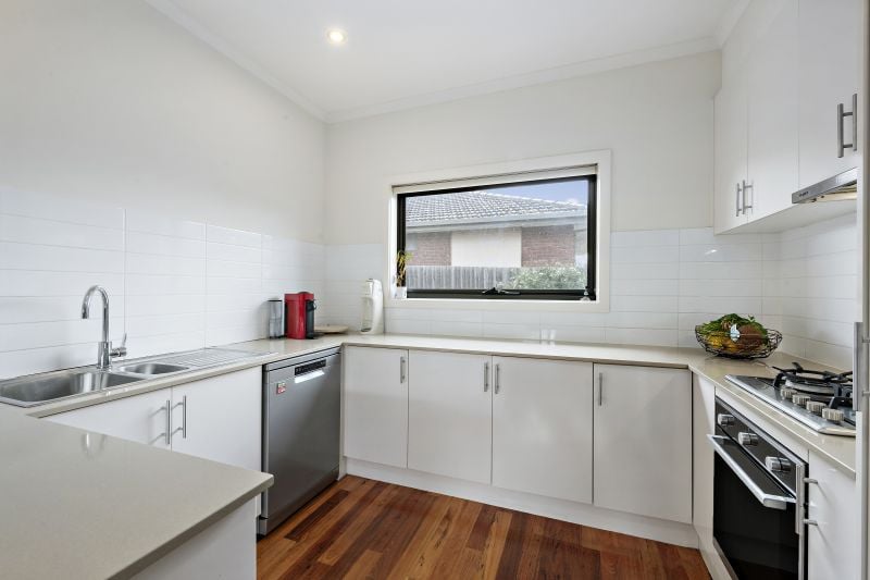 2/32 Summerhill Road, Reservoir