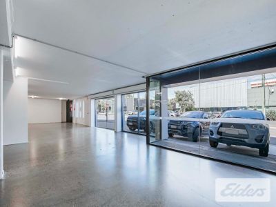 PROMINENT CORNER - OFFICE/ SHOWROOM - JAMES ST PRECINCT!