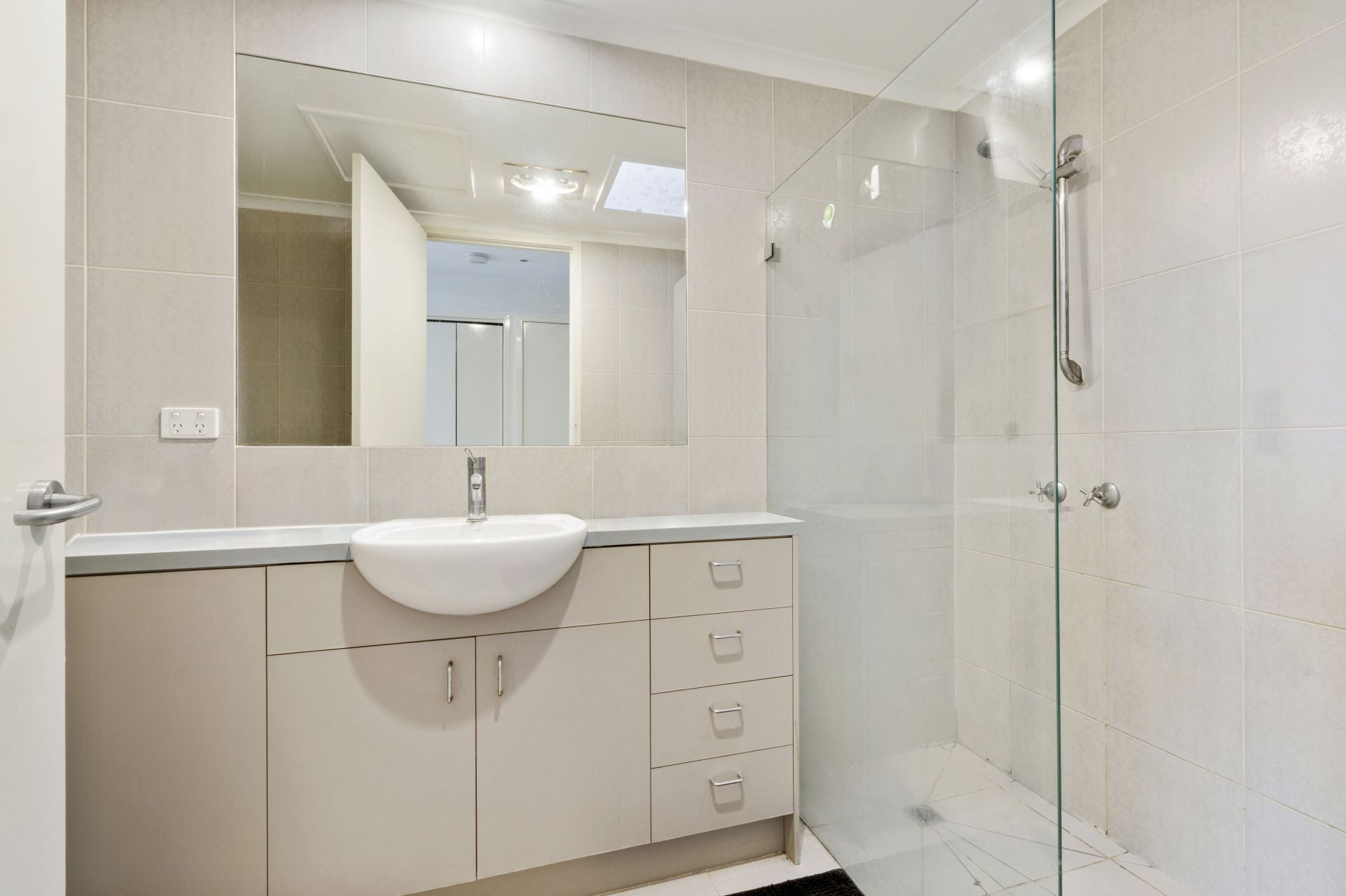 Simplicity, Comfort & Convenience in a Prime Location