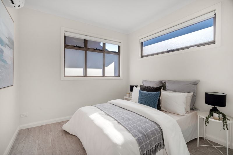 2/10 Dickens Street, Lalor