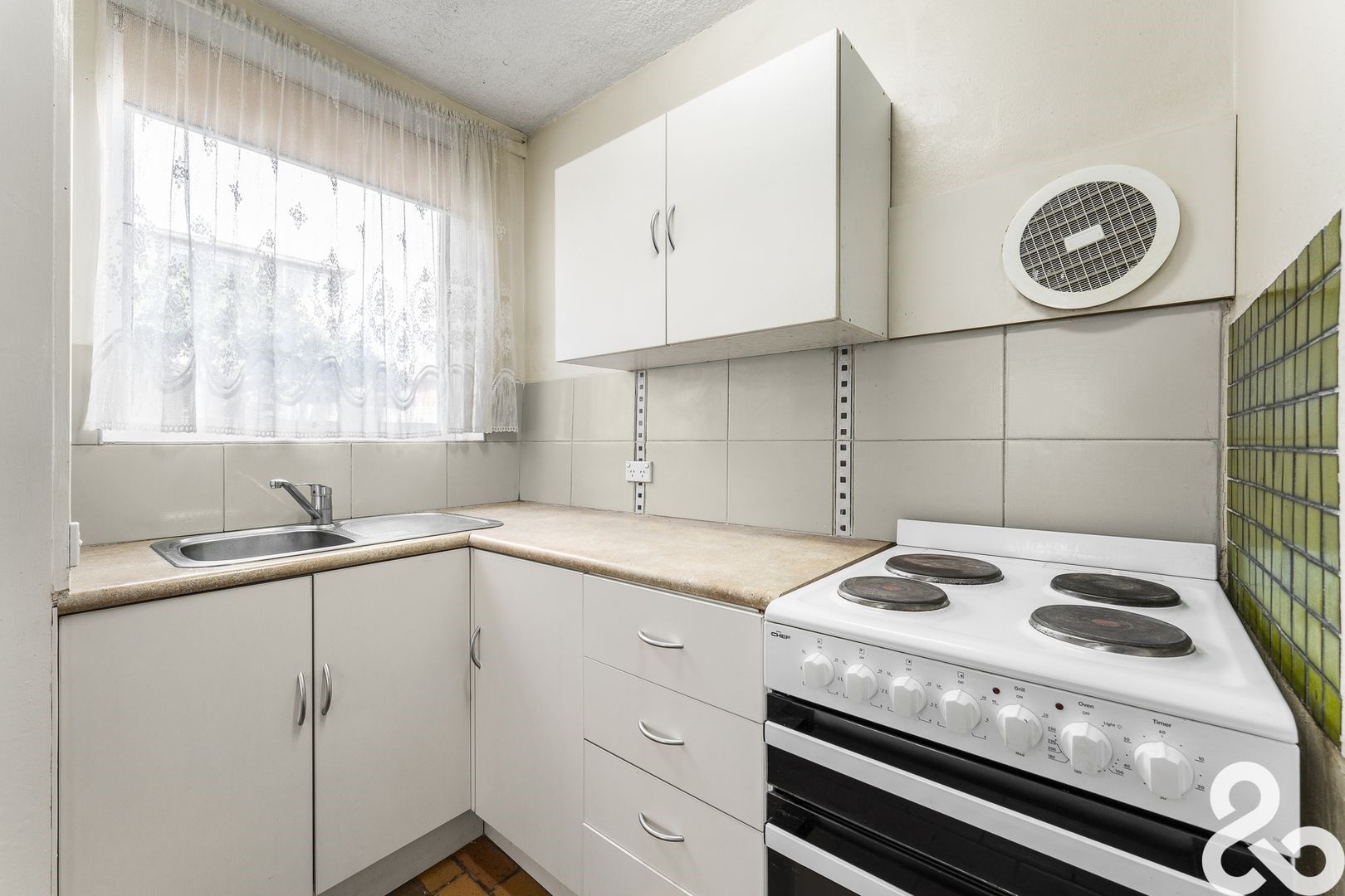CHARMING ONE BEDROOM DELIGHT!