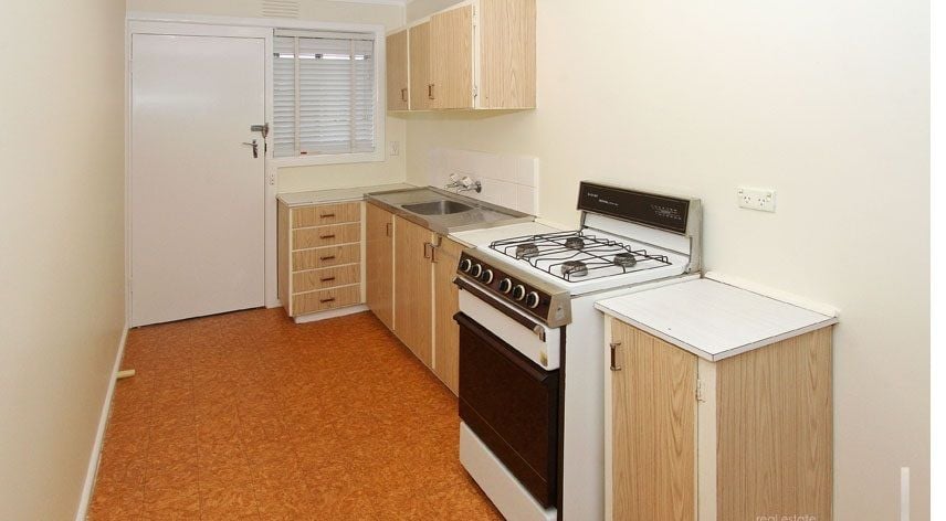 NEAT, TIDY & WELL LOCATED!
