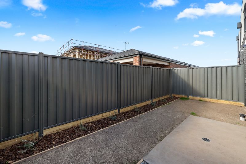 27 Turning Loop, Fraser Rise