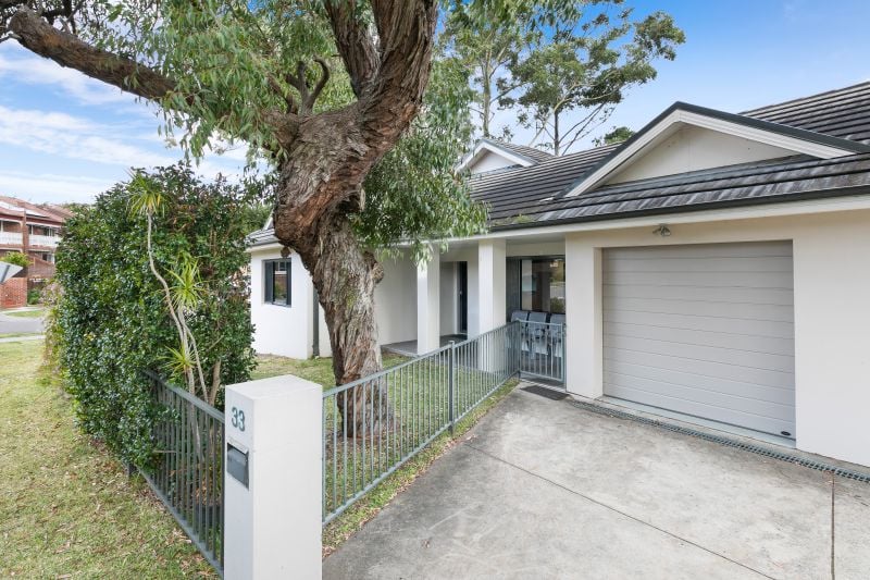 33 Hinkler Avenue CARINGBAH 2229