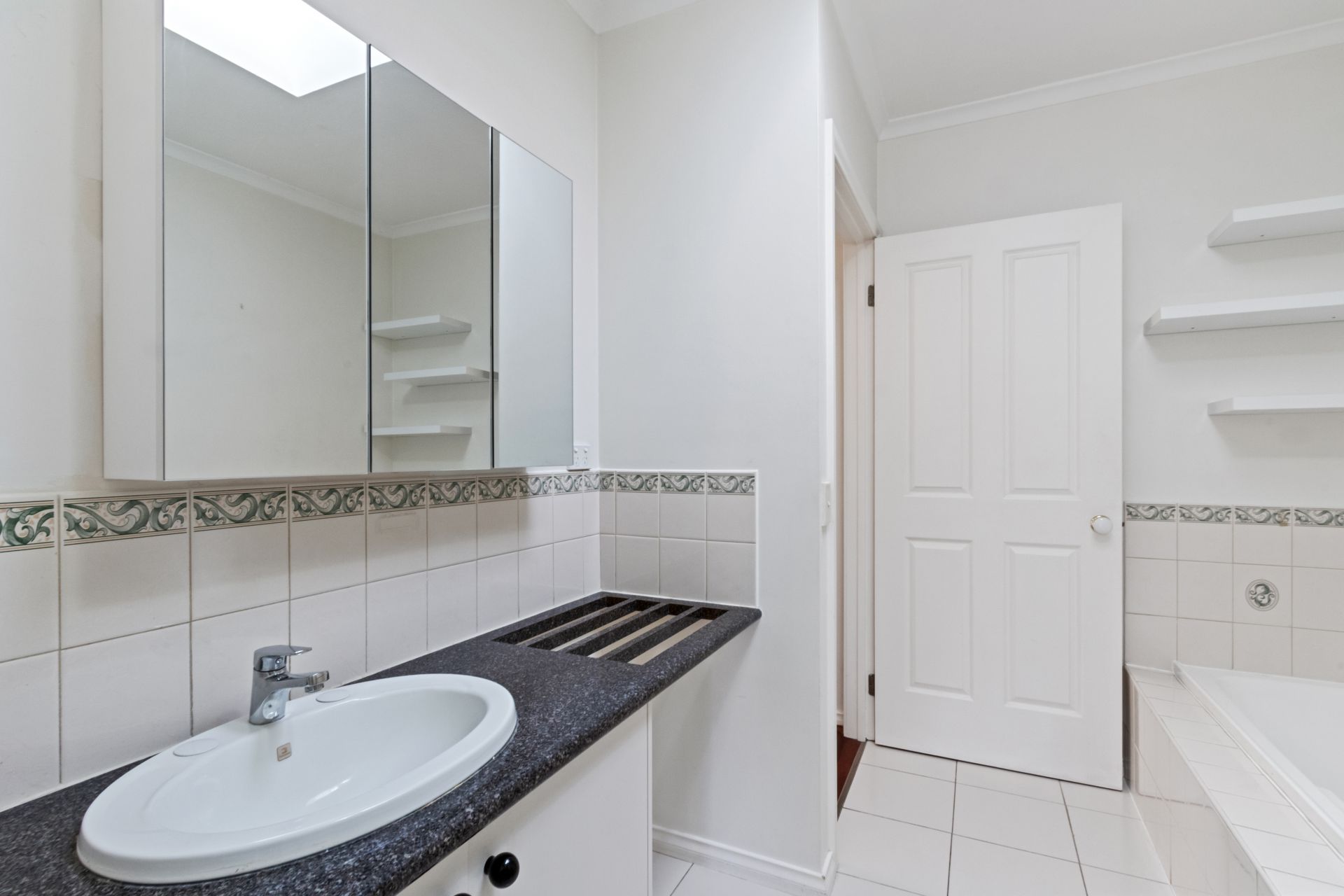 Neat & Tidy Unit in Boutique block