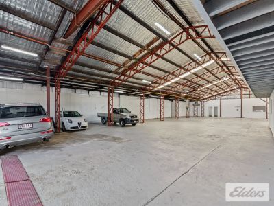 STANDALONE WAREHOUSE WITH 10 CAR PARKS!