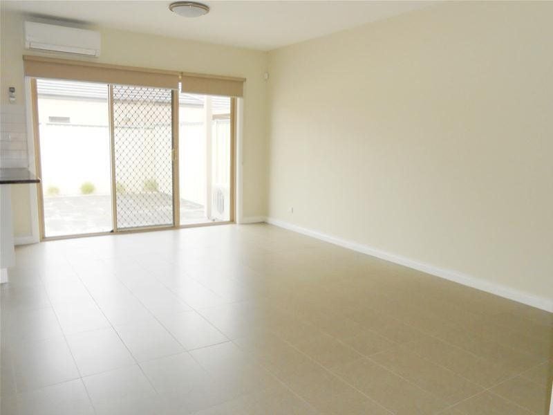 STYLISH TOWNHOUSE IN GREAT LOCATION