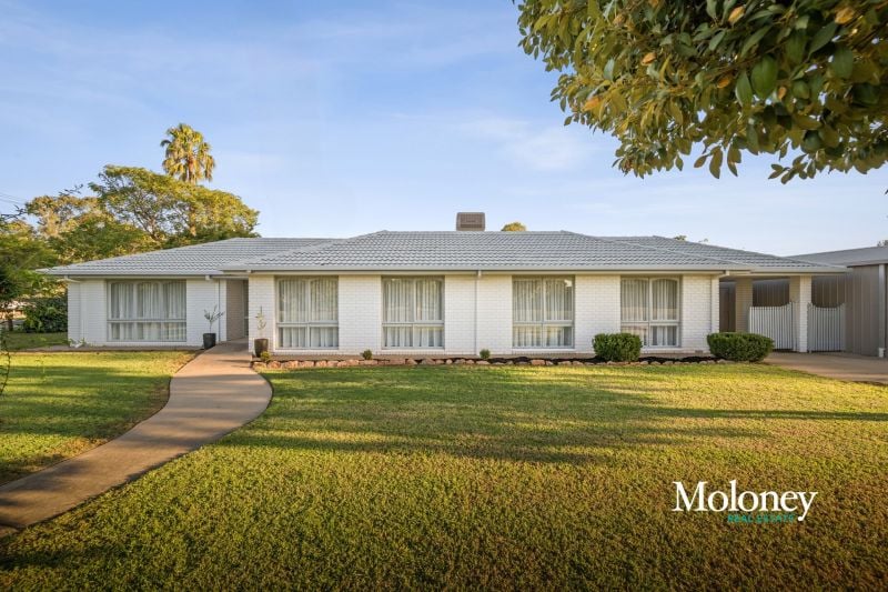 Immaculately Renovated - Moments from the Murray & Corowa Golf Club