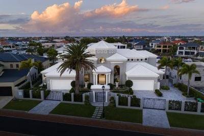 Majestic Mid-Century Floridian Mansion: The Jewel of Sovereign Islands