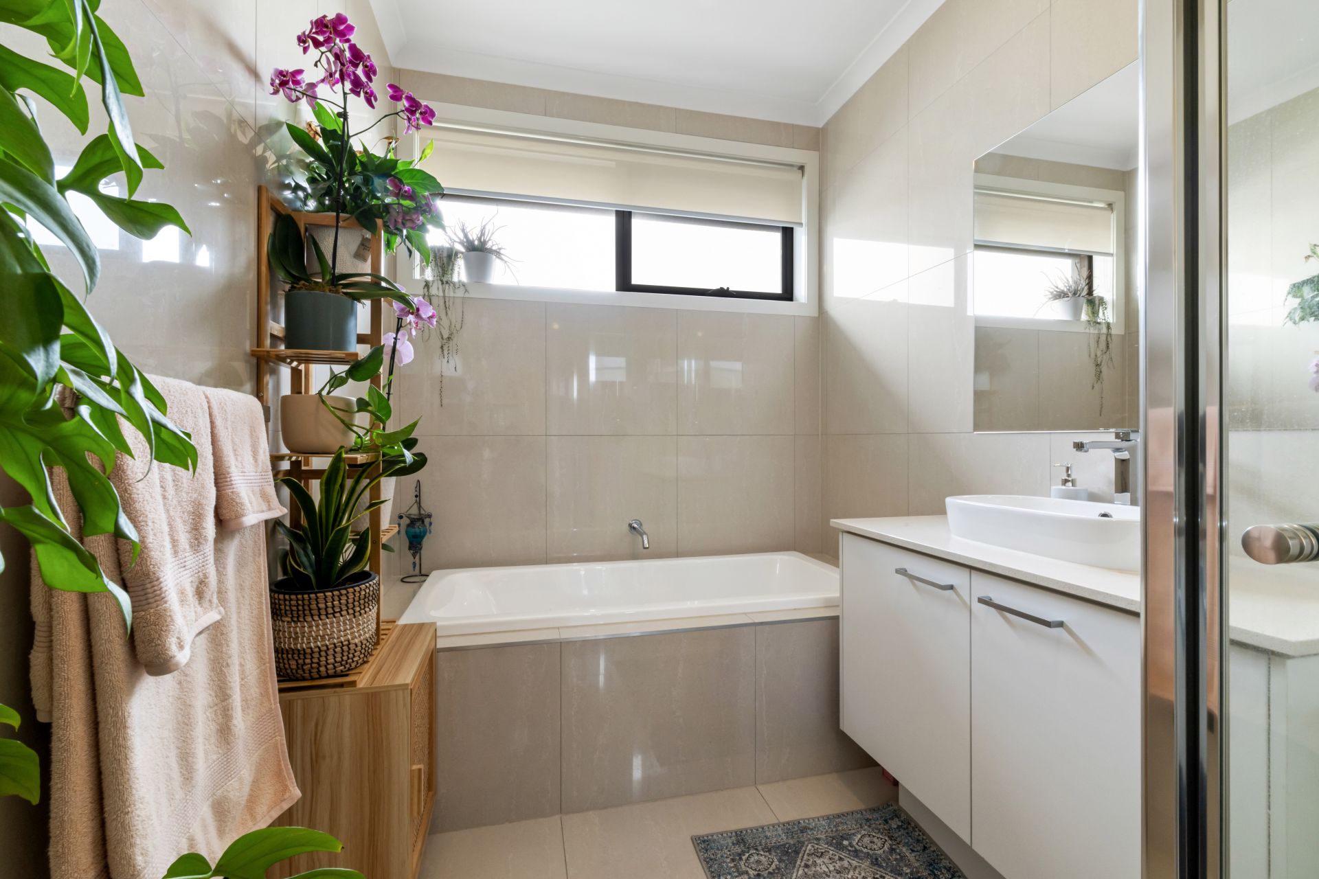 Modern Comfort And Entertaining On A Large Allotment
