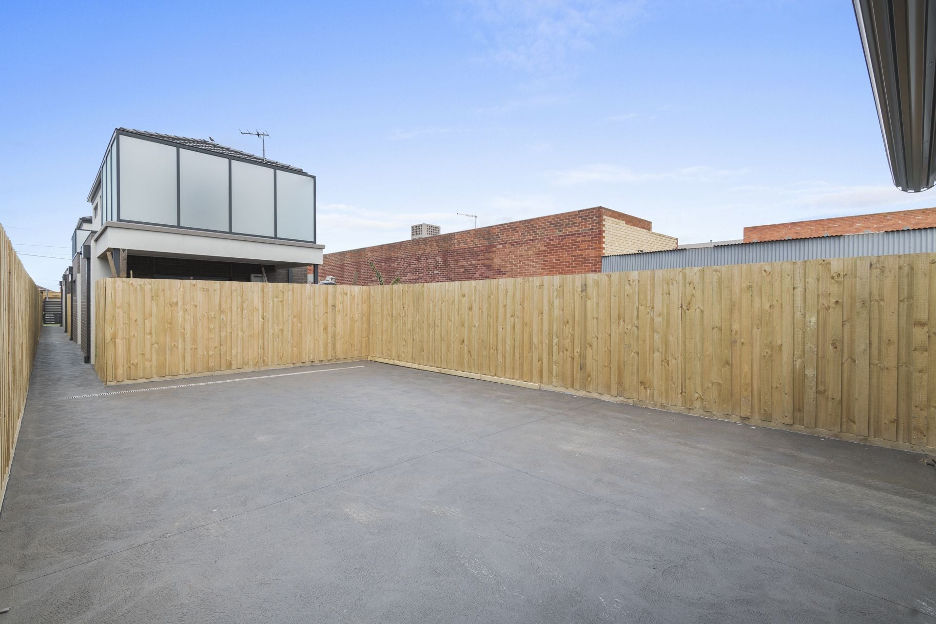 MODERN TOWNHOUSE IN PRIME LOCATION