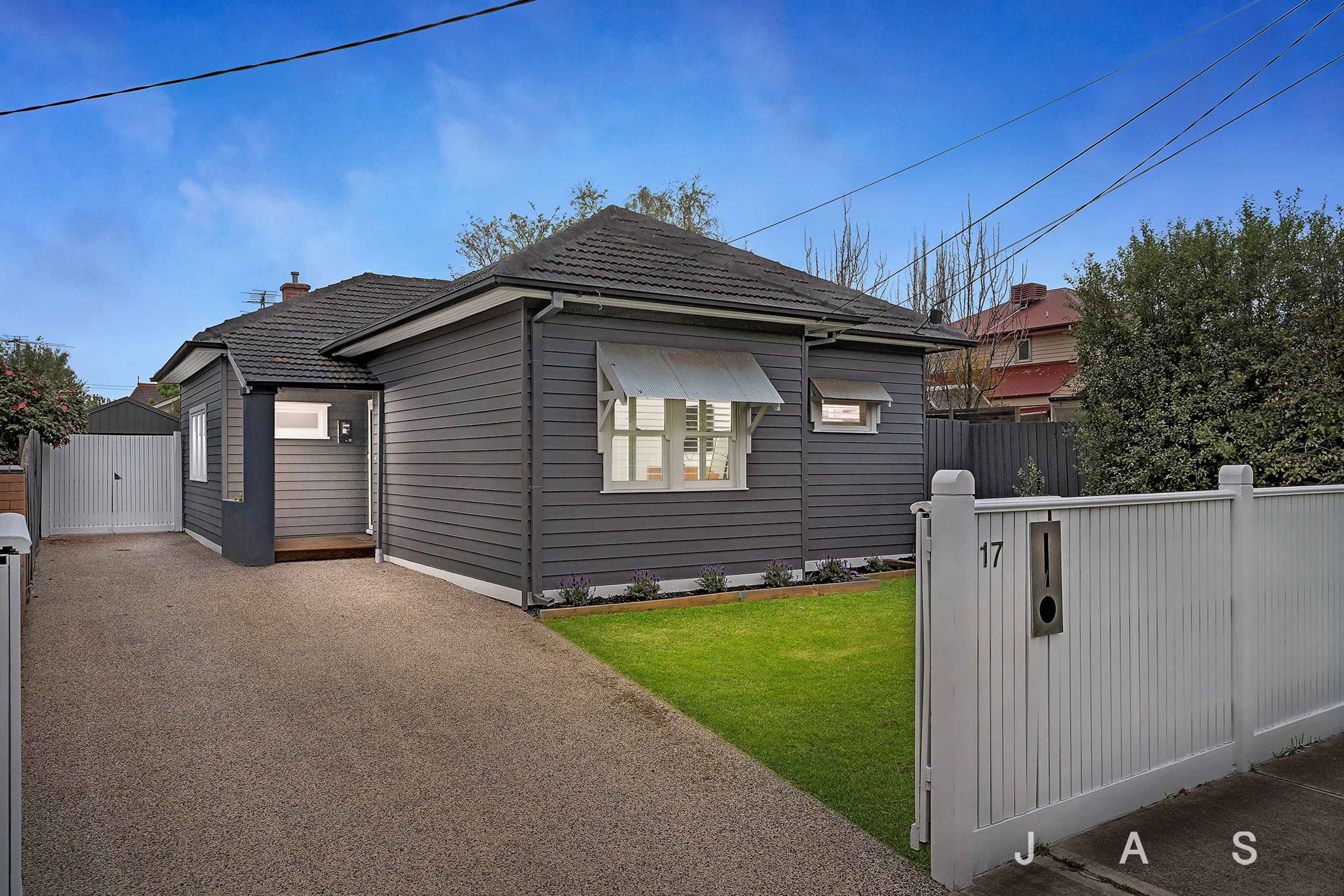 17 McKay Street, Sunshine, Sunshine - Thumbnail 2