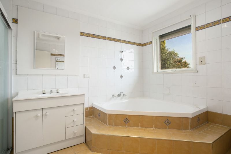 11 Henry Court, Epping