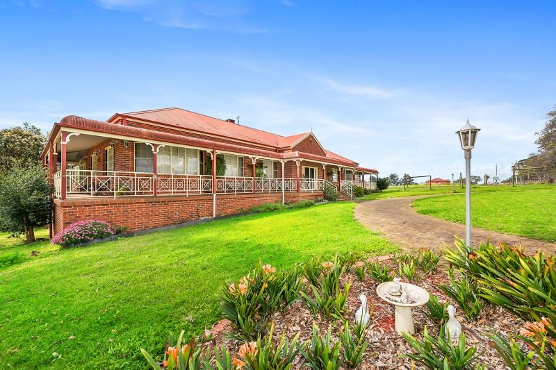 555 Twelfth Avenue, ROSSMORE, Rossmore - Thumbnail 6