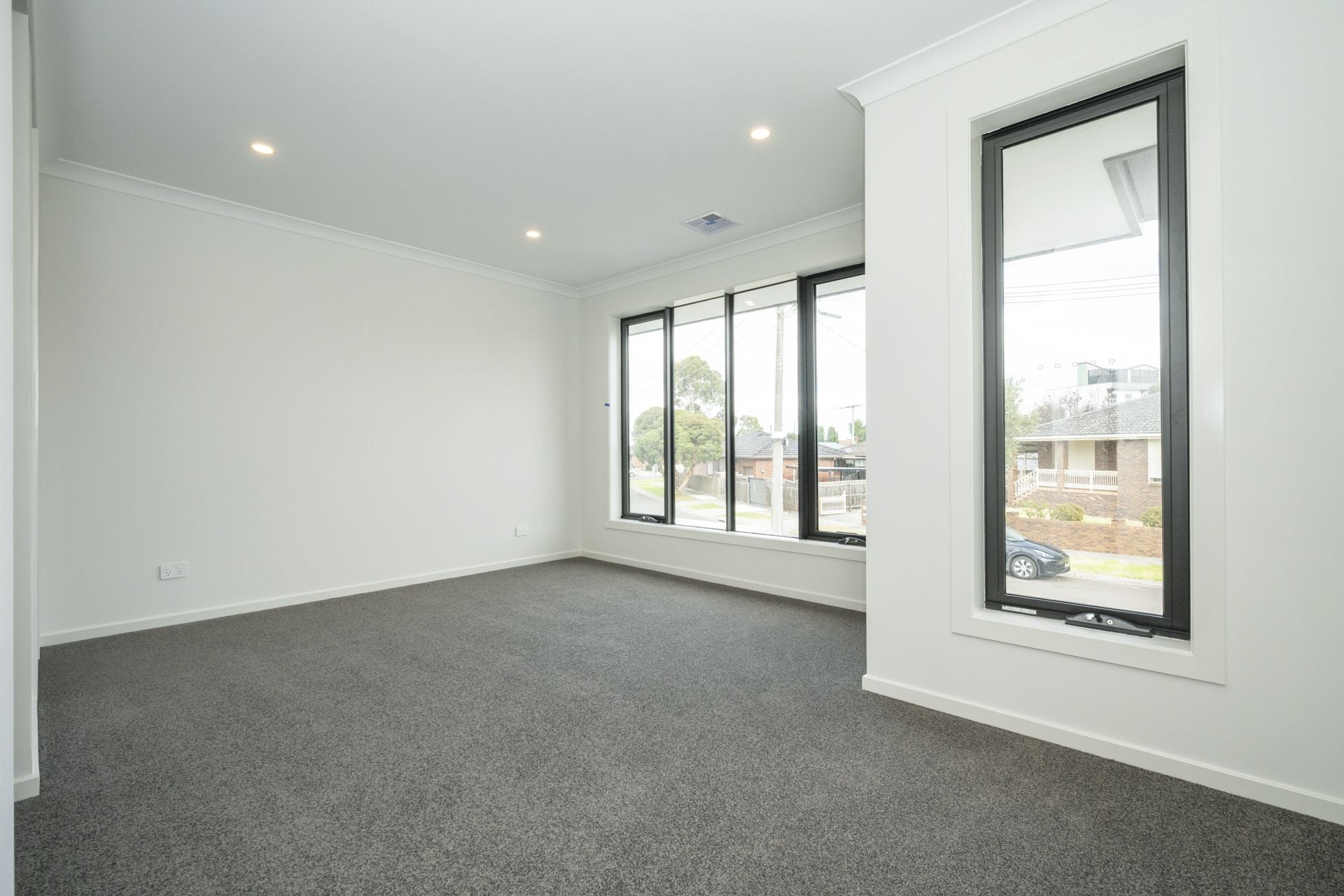 CONTEMPORARY COMFORT MEETS CONVENIENCE