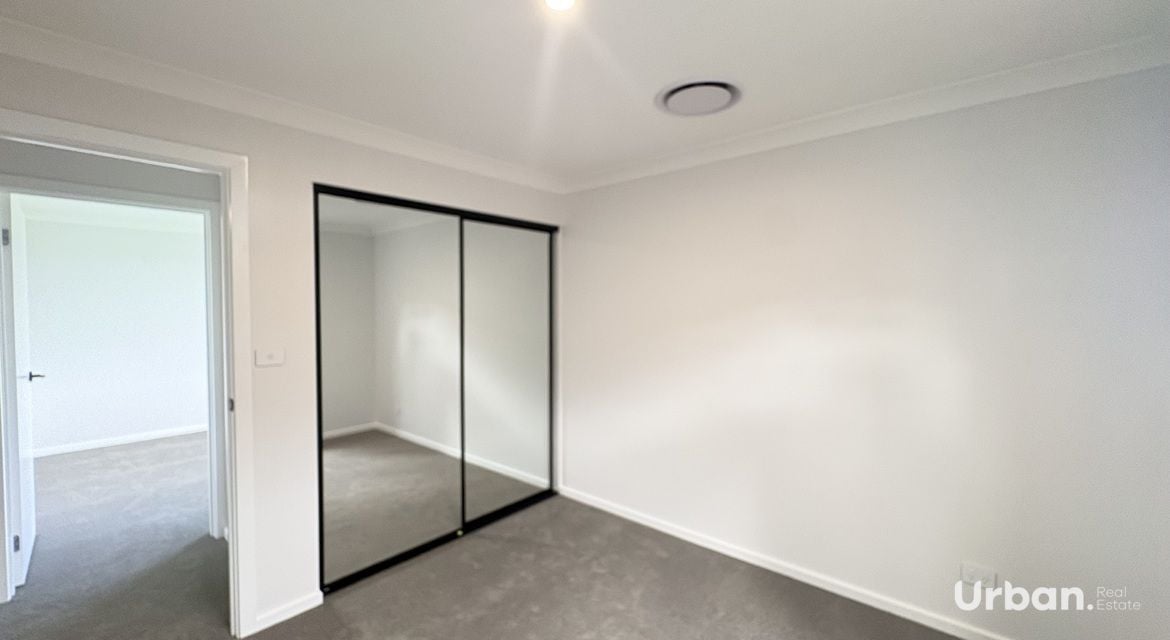 Lochinvar 10 Cahill Close
