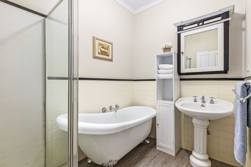 6 Gladstone Street, Reservoir