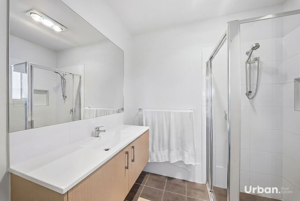 Oran Park 16 Herd Street