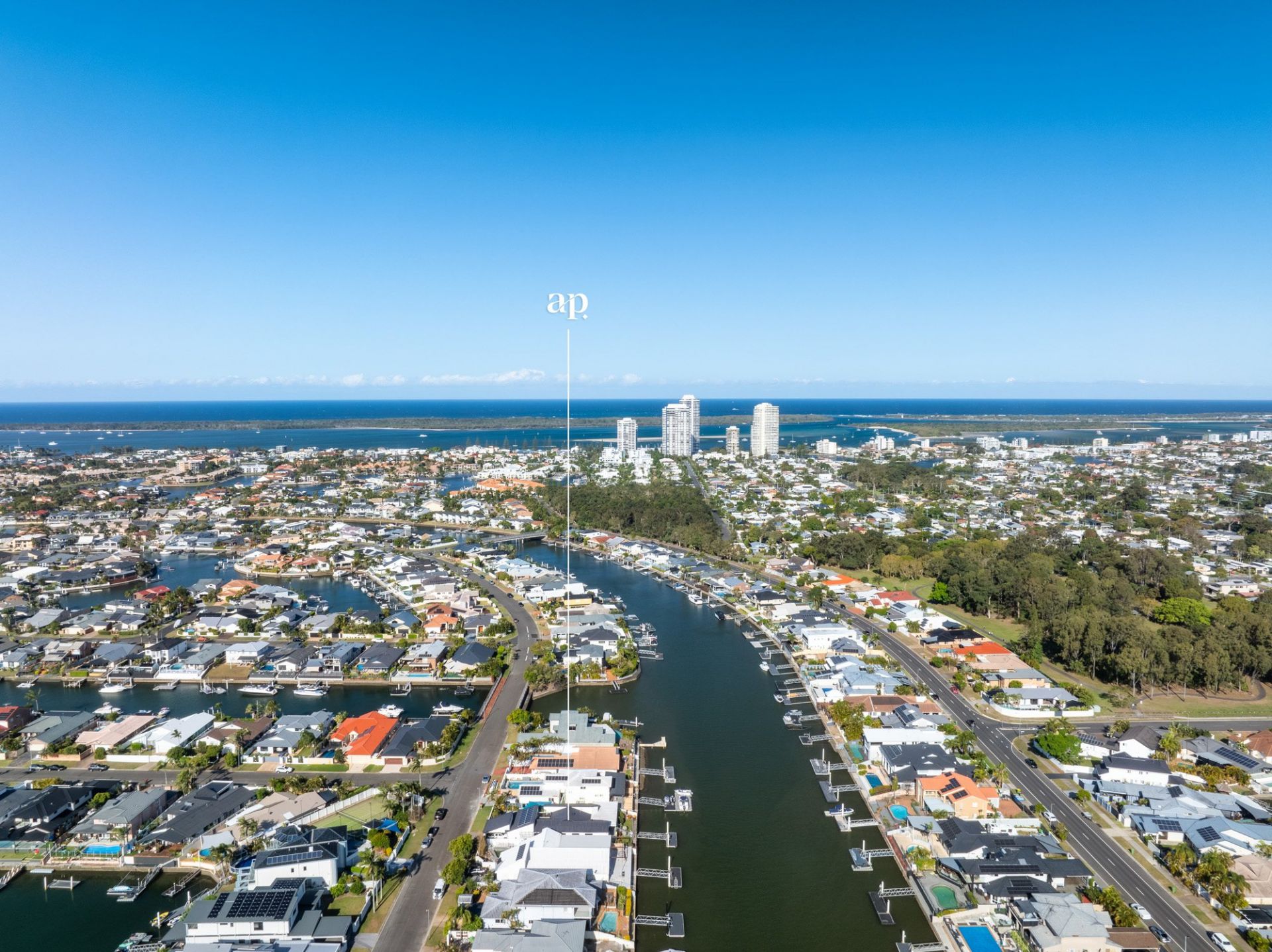 $ 2,000,000, Runaway Bay - Thumbnail 3