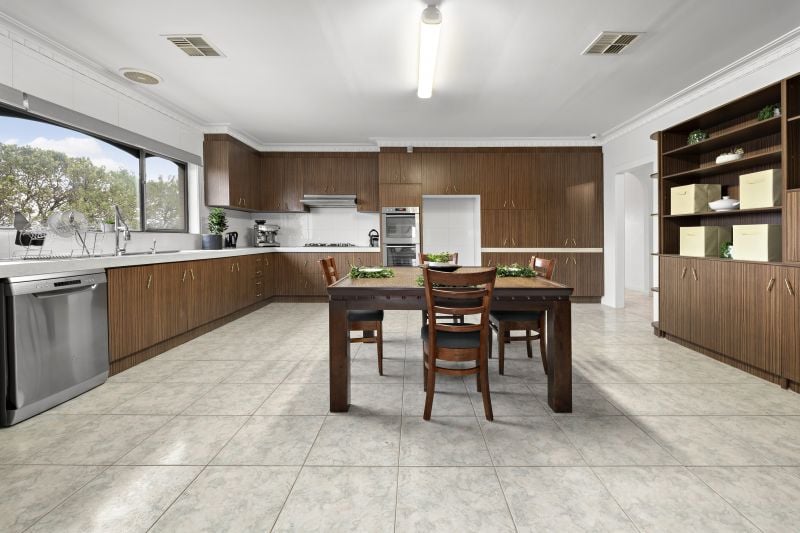 15 Ivanhoe Avenue, St Albans