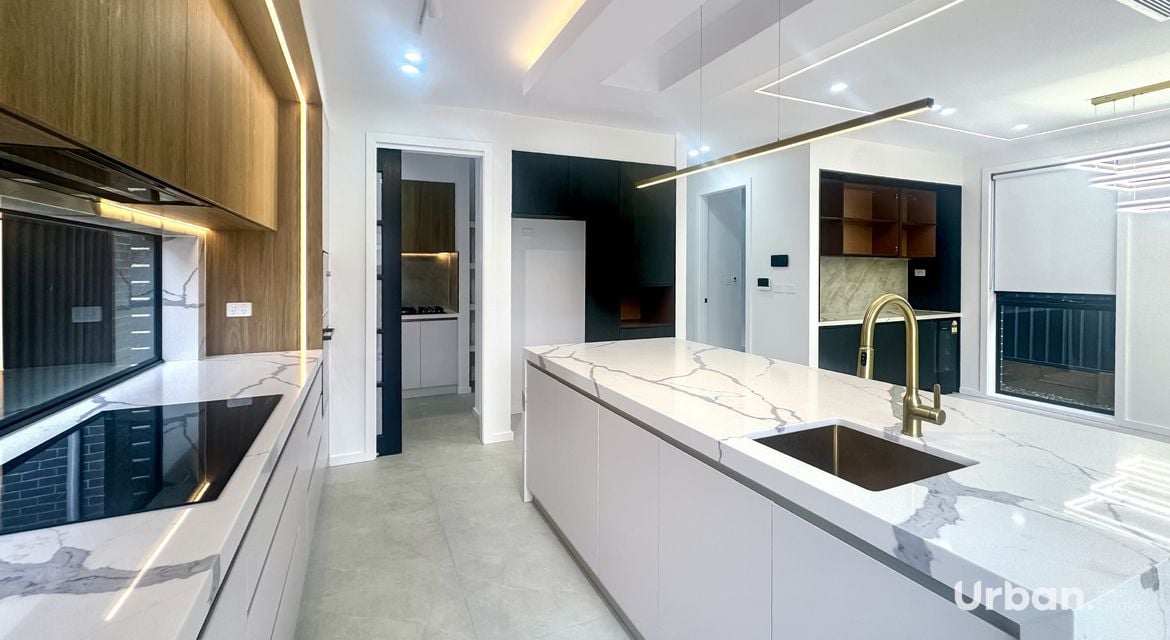 Austral 31 Hail Street