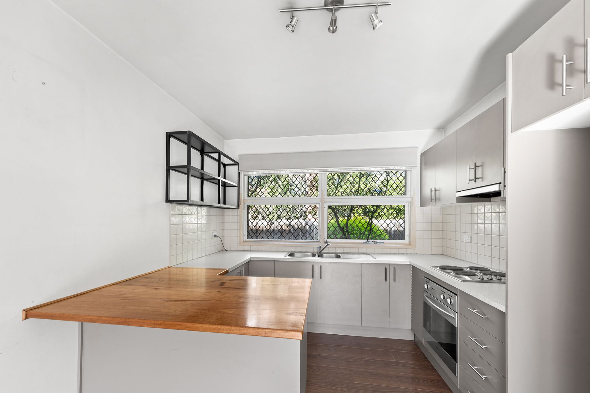 2/114 Commercial Road, Footscray - Thumbnail 2