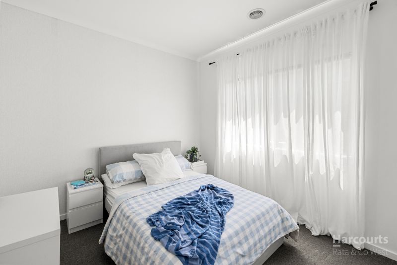 16 Dollarbird Drive, Deanside