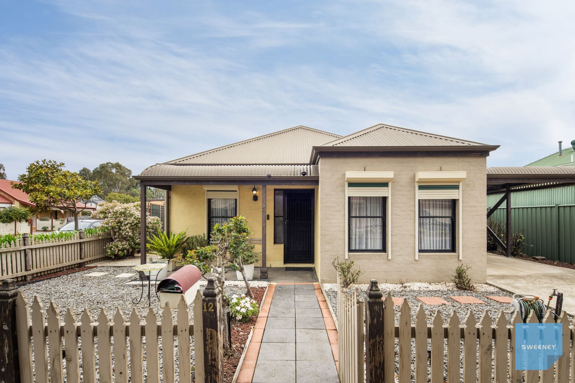 12 Creekbank Place, Caroline Springs - Thumbnail 2